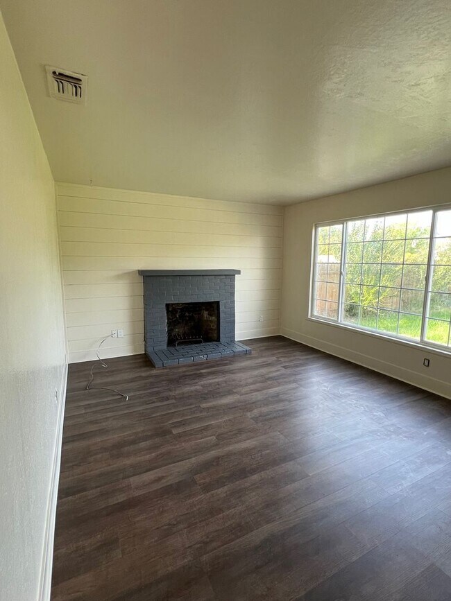 Photo - Beautiful 3 Bed and 1.5 Bath Home with 2 Car Garage Rent $2,250.00