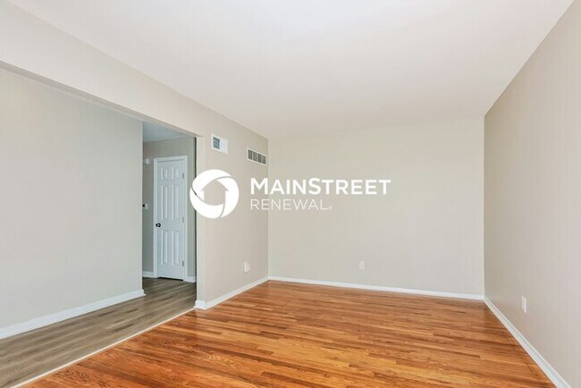 Photo - 3 Bedroom Pet-Friendly Home in St. Louis, MO with Main Street Renewal