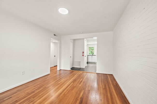 Photo - 1640 W Northwest Blvd Unidad 7