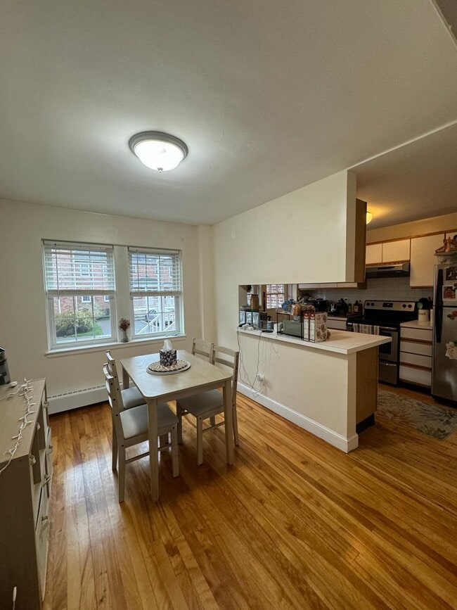 Photo - 31 Hammond Pond Pky Unit #2