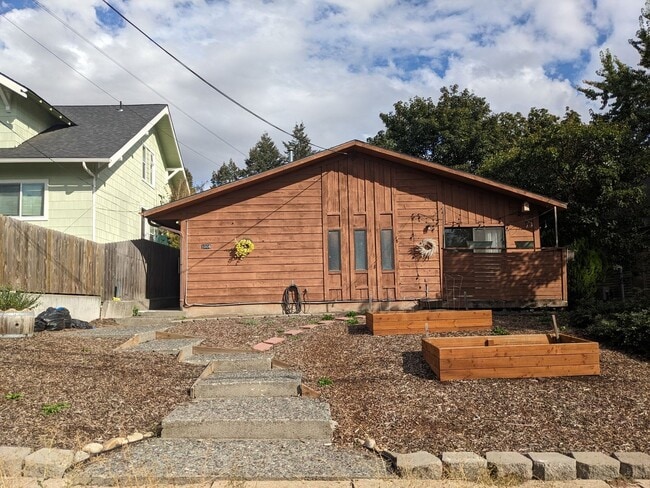 Building Photo - 1008 S Harrison St Unit 2