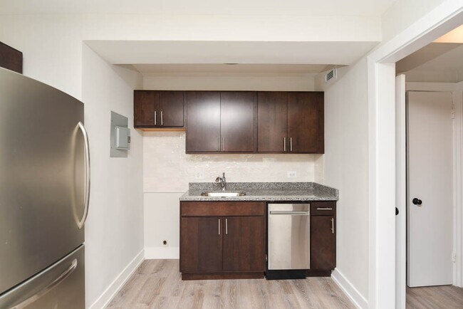 Photo - 450 W Wellington Ave Unit F4