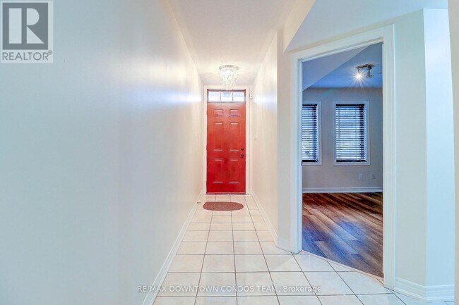 Photo - 4271A Lawrence Ave E