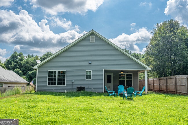 Photo - 18 Larkspur Ln SE