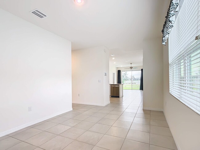Photo - 5059 Stokes Way
