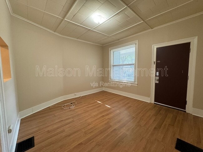 Photo - 279 S Goodman St
