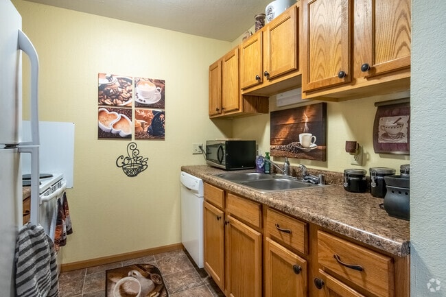 2BR, 1BA - 700SF