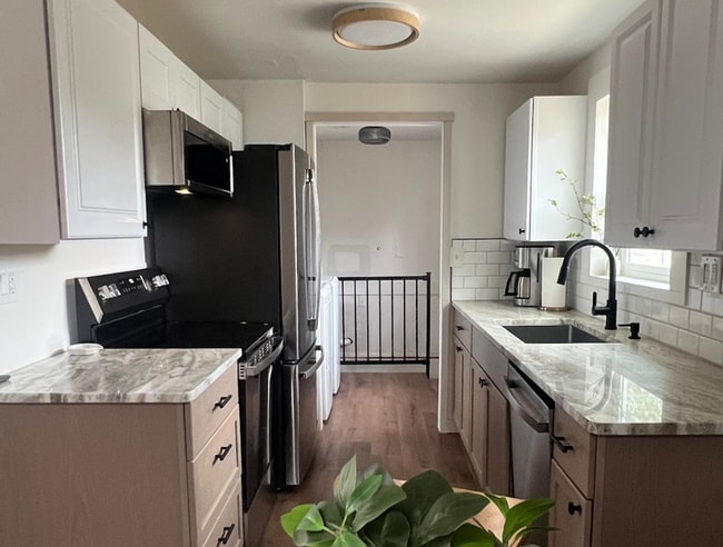 Photo - Fully Furnished 3BR | Renovated | All Utilities Included | Ideal for 30+ Day Stays