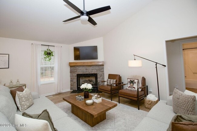 Photo - 681 Ginesing Dr