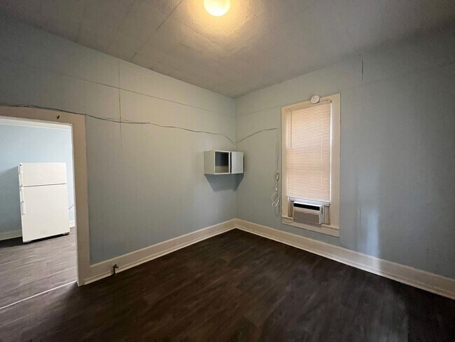 Photo - 213 Cadwallader St