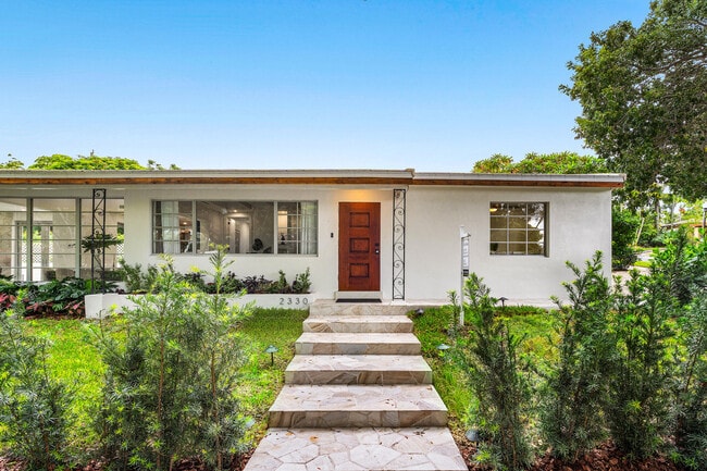 Photo - 2330 Lake Ave