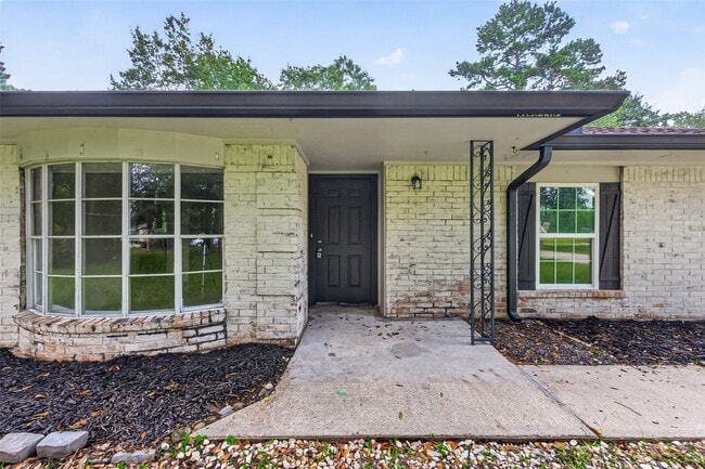 Photo - 18747 Woodridge Dr