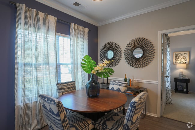1BR, 1BA - 851 SF