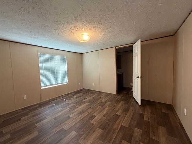 Photo - Spacious Mobile Home-large yard