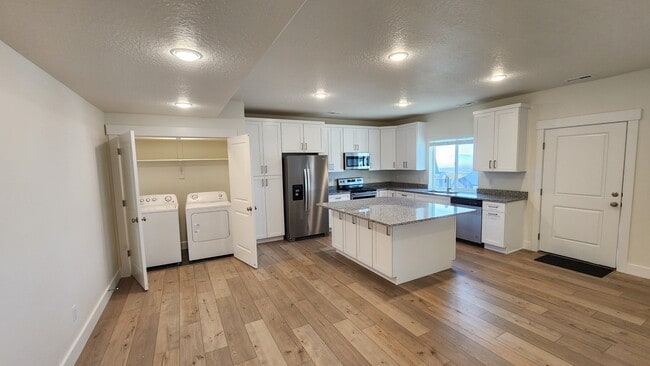 Kitchen, Island, & Laundry - 1467 N Orchard Ridge Ln