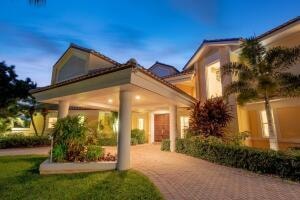 Photo - 901 SE Riverside Dr