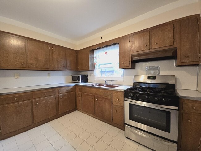 Photo - 1000 Avenue C