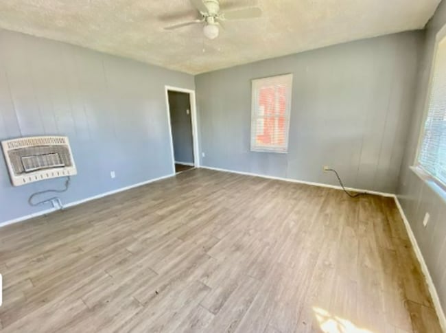Photo - 106 N Vernon Ave