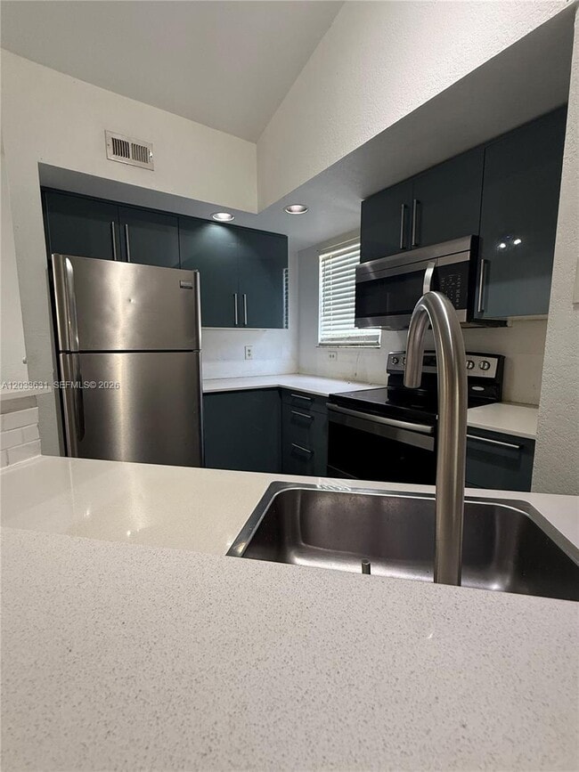 Building Photo - 13060 Vista Isles Dr Unit 222