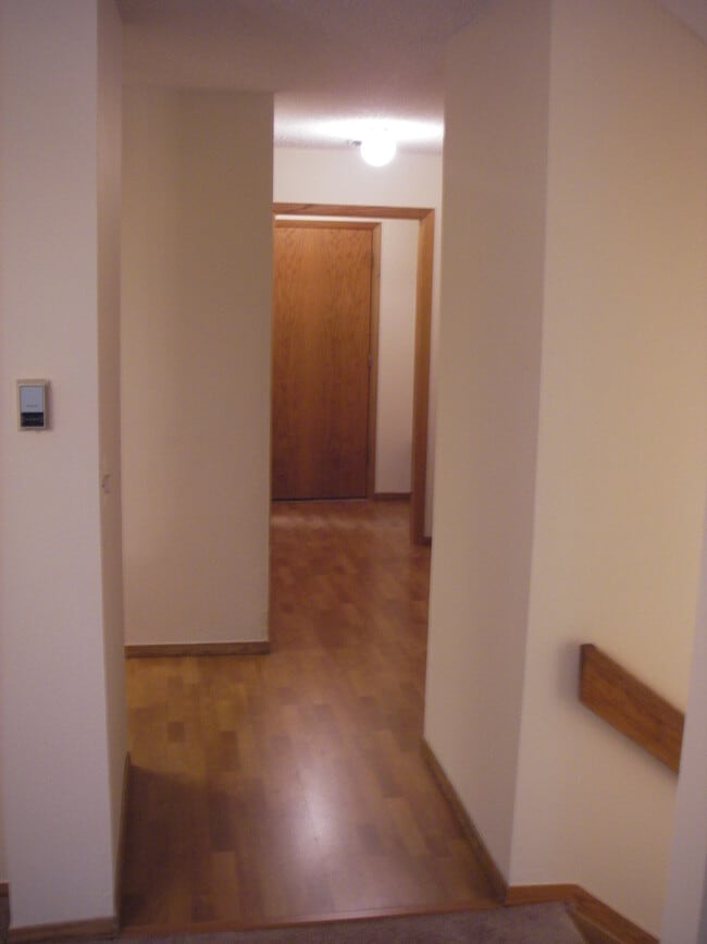 Building Photo - PRE-LEASE: 4 Bedroom 3.5 Bathroom Townhouse In Gold Run.  Walk To Campus!