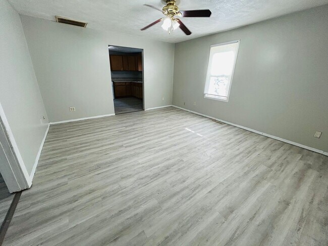 1213 W 17th St