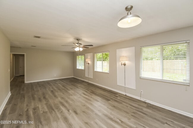 Photo - 1555 Shirl Ln