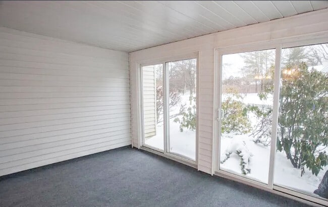 Photo - 655C Yale Way