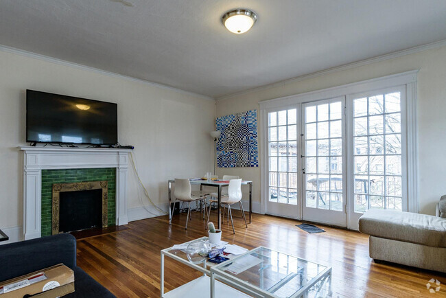 Building Photo - 231 Chestnut Hill Ave Unit uni2 4-bed 2-bath Rental