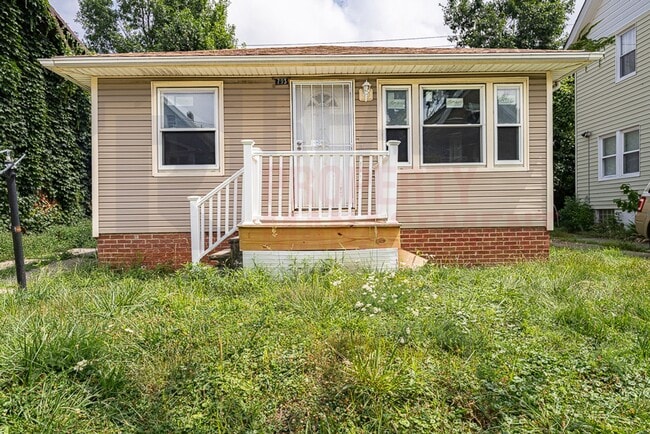 Building Photo - Welcoming 3 Bed 1 Bath Single Family Home