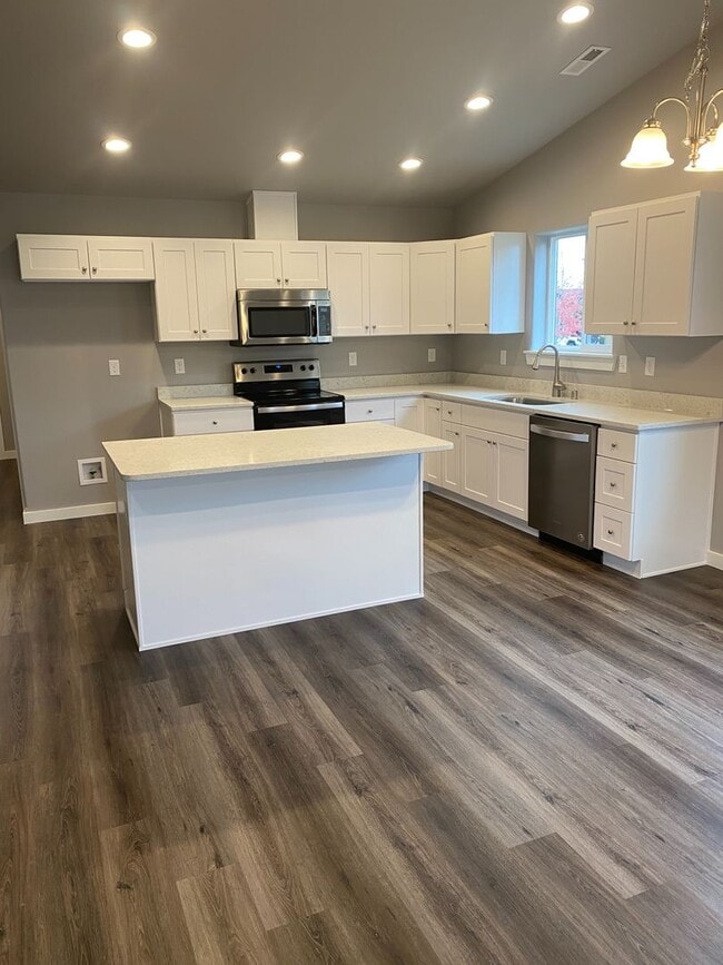 Photo - 3 Bedroom Home, Park Orchard Service Area