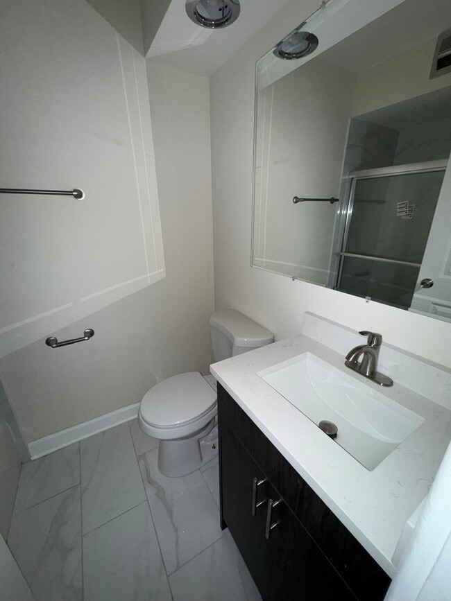 Photo - 5919 N Kenmore Ave Unit 325