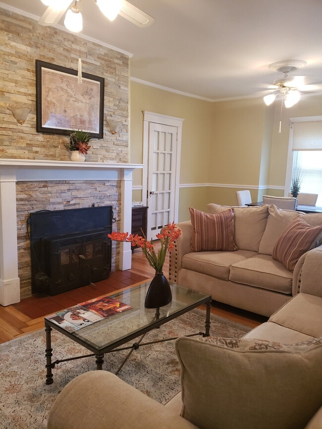 Building Photo - 21 Case Ave Unit ID1373628P