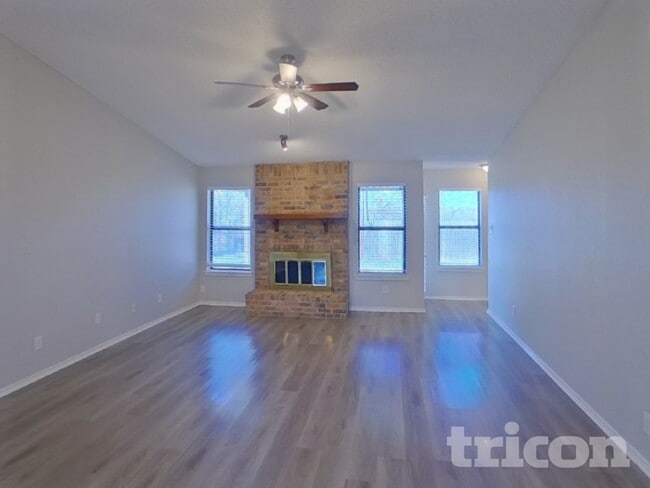 Photo - 1844 Hunting Green Dr