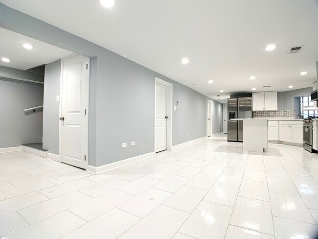 Photo - 2327 N Harding Ave Unit G