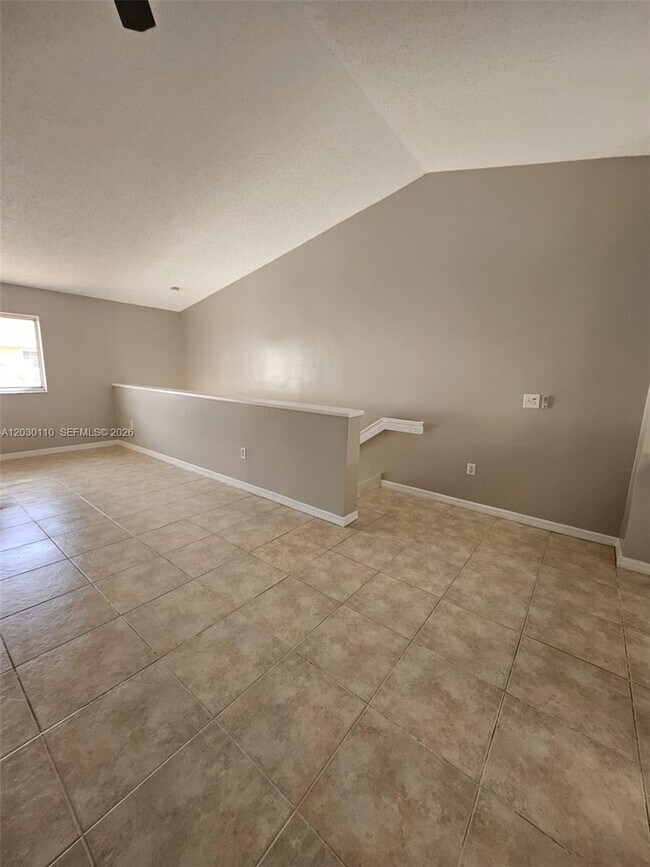 Photo - 2527 W 76th St Unidad 208