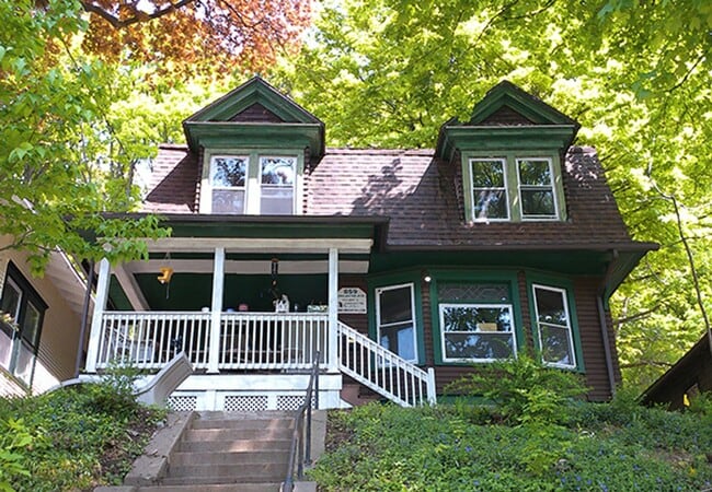Building Photo - Available 6/1/26 Single Family Home Near C...