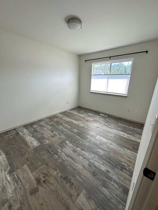 Photo - 3 Bed / 2 Bath / Garage / Downtown Wasilla Townhouse