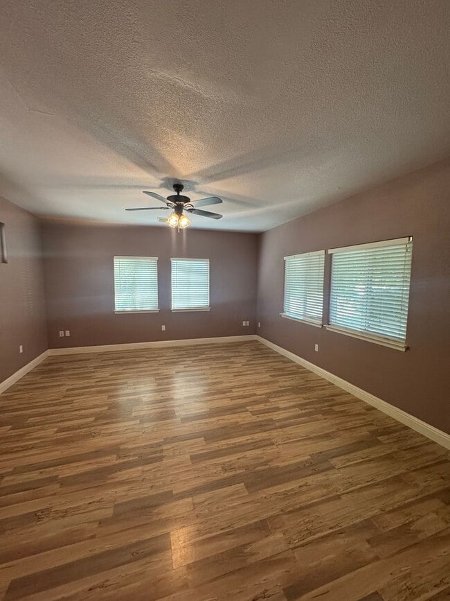 Photo - STUDIO AVAILABLE NOW - UTILITIES INCLUDED