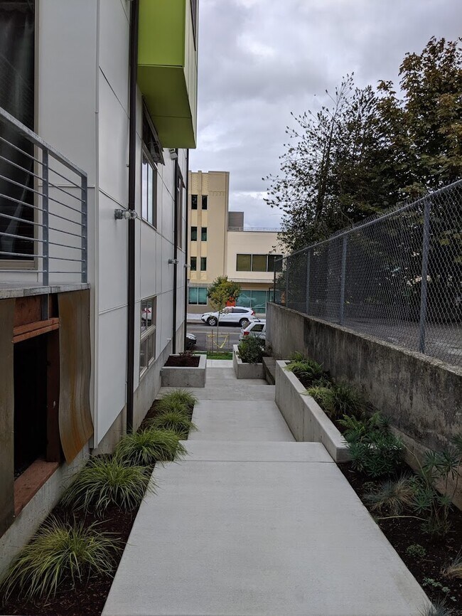 Entrance to shared courtyard - 612 Tacoma Ave S Unit 103