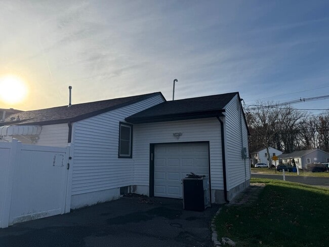 Photo - 264 Middlesex Ave