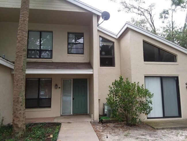 Building Photo - 422 S Netherwood Cres Rental