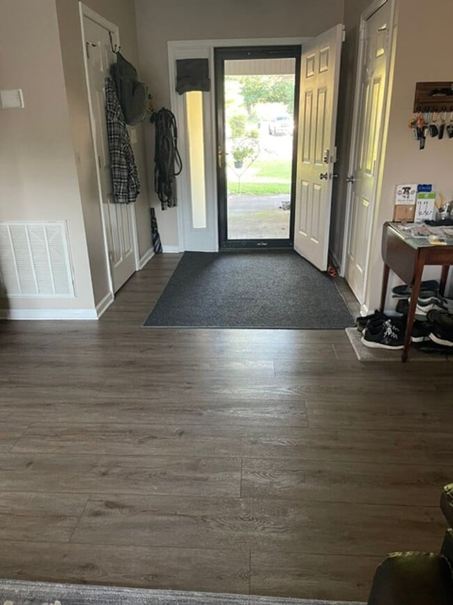 Photo - 8737 Shoreham Blvd