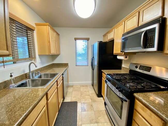 Building Photo - Spacious Two Bedroom featuring Ensuite Bathrooms! TWO ASSIGNED PARKING SPACES! Air Conditioning I... Unit 133