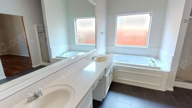 Photo - 4 Bed 2 Bath near Buck Thomas Park.