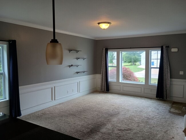 Photo - Spacious 3 Bedroom 2.5 Bathroom Home for Rent