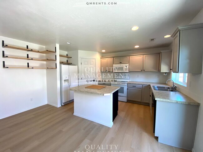 Photo - 784 S Jarbidge Ave