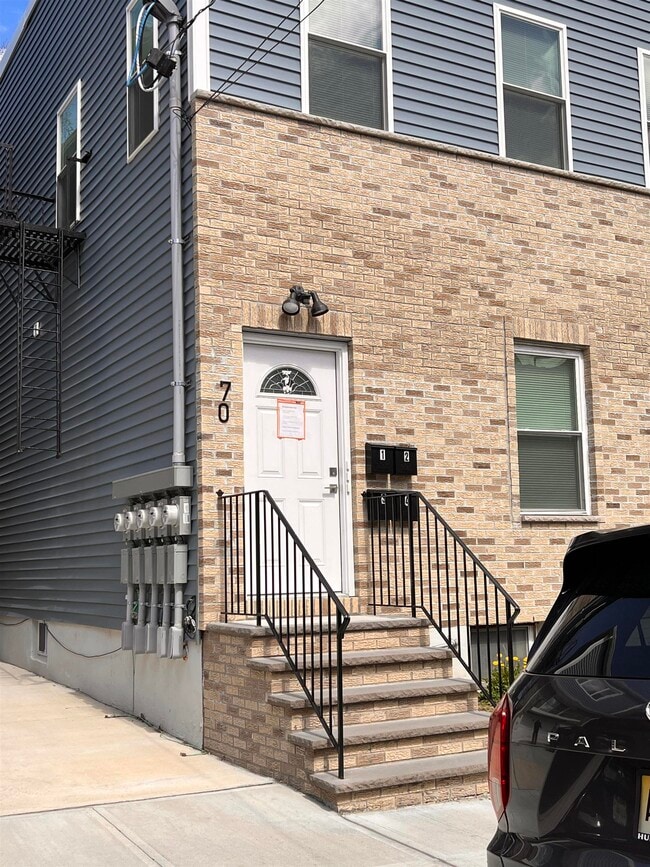 Photo - 70 69th St Unit 4