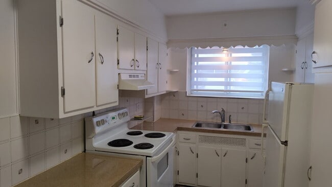 Building Photo - 5505 Rue Dudemaine Unit 01
