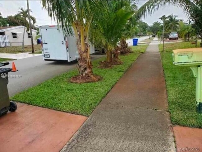 Photo - 1420 N 70th Ave