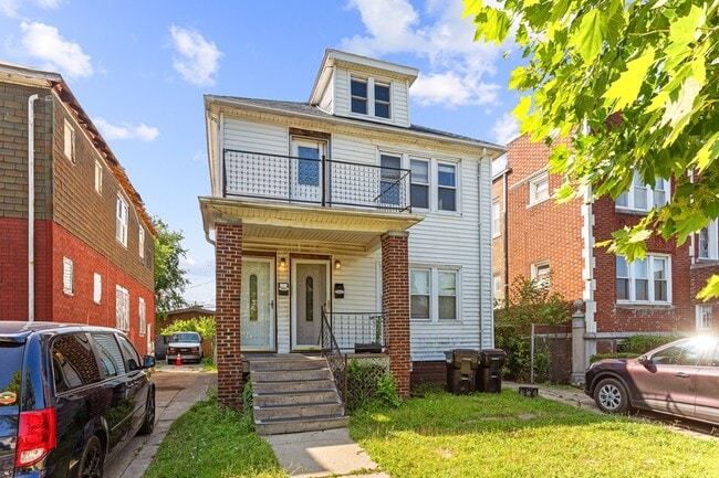 Building Photo - 2045 Clements St
